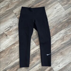 NWOT Nike Cropped Leggings